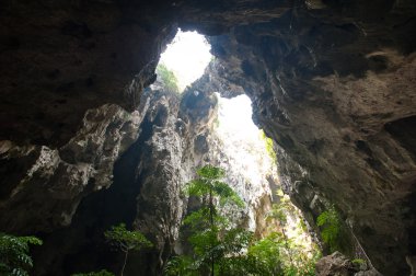 Tayland'da mağara
