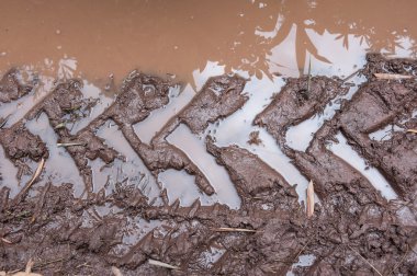 Bir offroad tüm arazi aracı