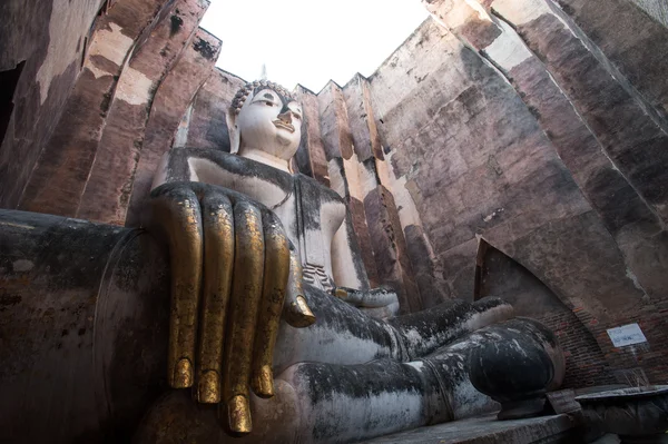 Antigua estatua de buda. Parque Histórico de Sukhothai, Tailandia — Foto de Stock