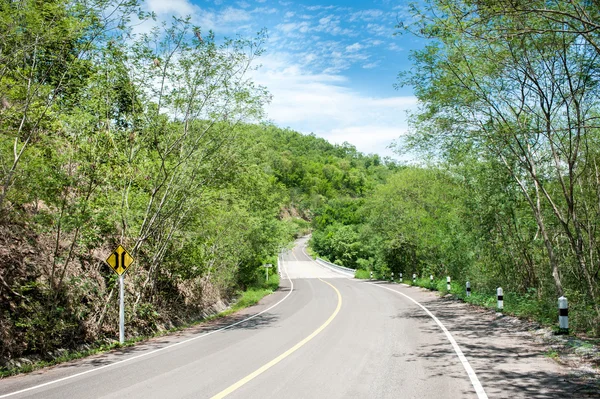 Curving Country Road in Cornwall on Clear Spring Day — Stock Photo, Image