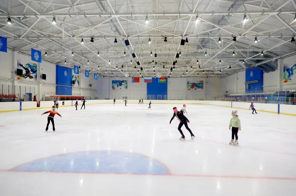 Children Skate Indoor Ice Arena — Stock Photo, Image