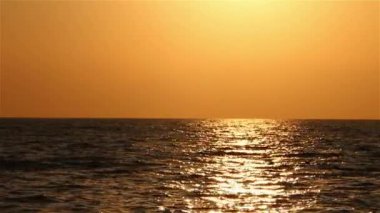 Deniz günbatımı altın