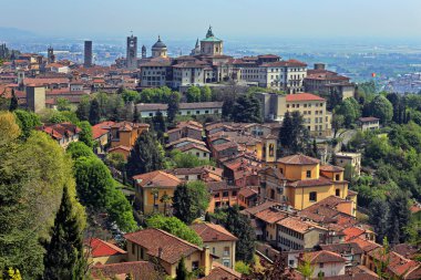 Old Town Citta Alta Bergamo San Vigilio Tepesi'nden manzaraya. Bergamo, İtalya