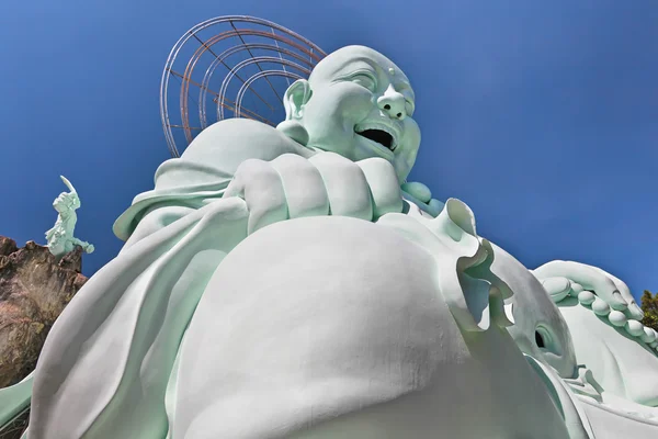 Linh een pagode met Big happy Buddha. Een Pagoda Linh ligt in Nam verbod gehucht ongeveer 30km ten zuidwesten van Dalat — Stockfoto