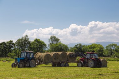 Saman balya toplama traktör