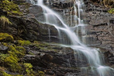 şelale üzerinde Sahalin
