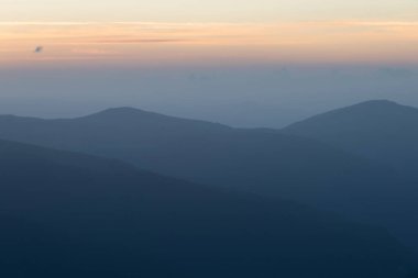 Karpat dağlarında yaz manzarası