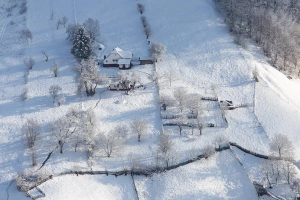 Вид Воздуха Зимний Пейзаж Над Трансильванской Деревней Съёмки Воздуха Карпатах — стоковое фото