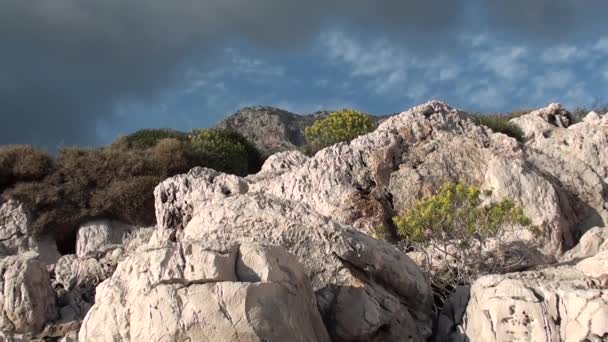 Rocks clouds and thundering — Stock Video