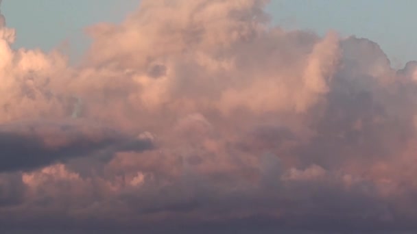 Nubes al amanecer — Vídeos de Stock