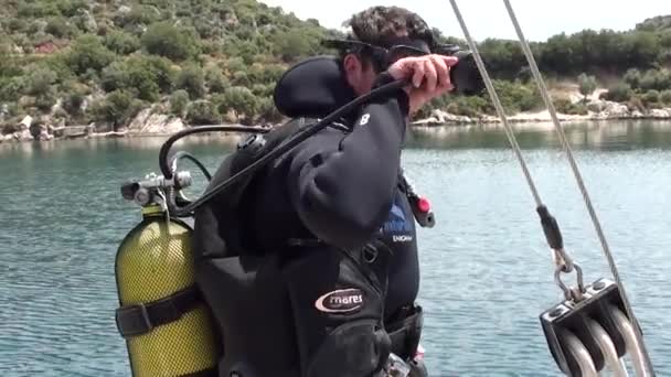 Just before scuba diving — Stock Video