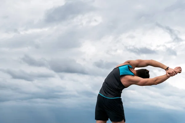 Unrecognized Man Wearing Sports Clothes Coast Stretching Working Out — Stock Photo, Image