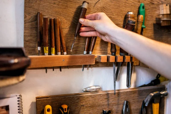 Unrecognized Craftswoman Selecting Tools Her Workshop Create Musical Instrument — Stock Photo, Image