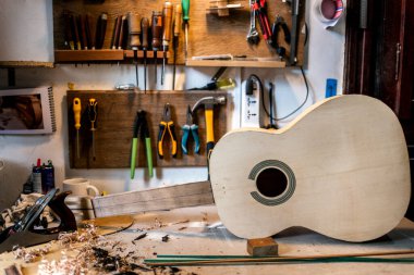 Lutherie 'nin atölyesi, gitar yapmak. Kimse yok.