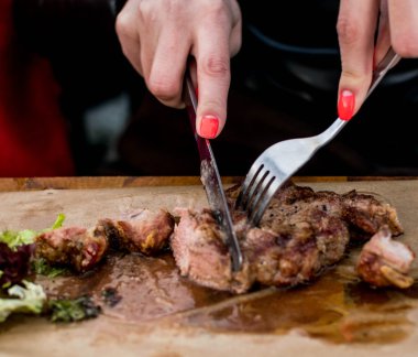  ahşap masa Domuz eti biftek