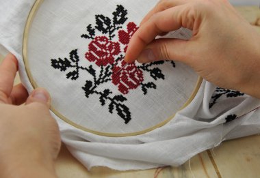 El nakış deseni çapraz