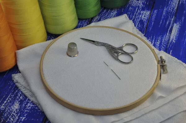 İle çok renkli iplik dikiş ve nakış hoop