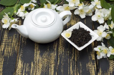  bitki çayı ve çaydanlık