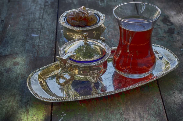 Black tea in a traditional Turkish cup on a silver platter — Stock Photo, Image