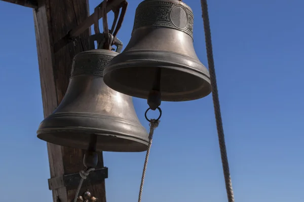 Due campane di rame di chiesa — Foto Stock