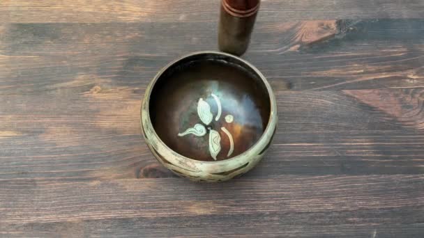 Singing Bowl met water — Stockvideo