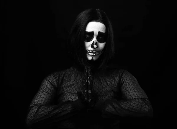 Mujer Con Esqueleto Maquillaje Soportes Pose Oración Fondo Negro — Foto de Stock