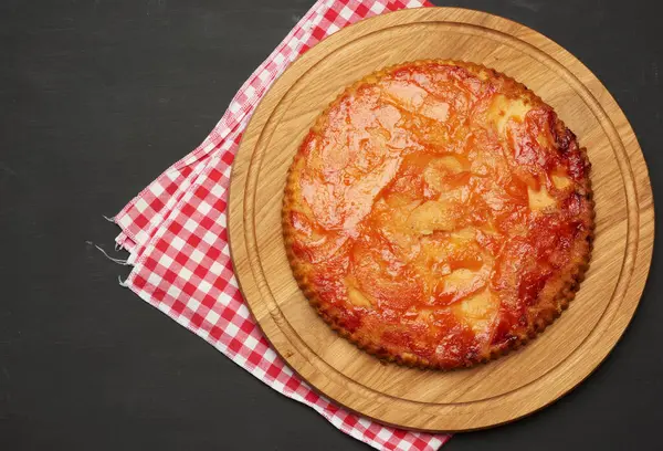 Tarte Aux Pommes Ronde Cuite Four Sur Planche Bois Table — Photo