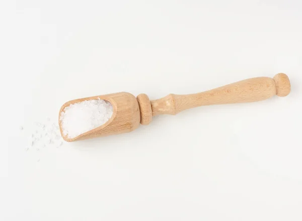 Large Crystals White Sea Salt Brown Wooden Spoon Top View — Stock Photo, Image