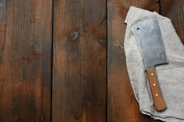 Большой Кухонный Нож Резки Мяса Овощей Коричневом Деревянном Фоне Вид — стоковое фото