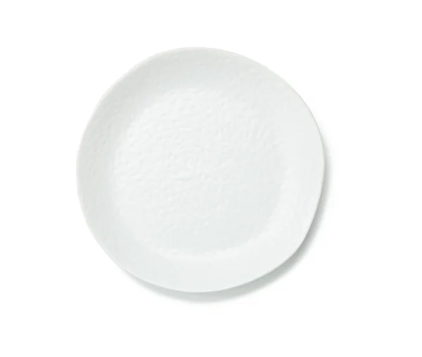 Κενό Λευκό Στρογγυλό Πιάτο Οδοντωτές Άκρες Απομονώνονται Λευκό Φόντο Πάνω — Φωτογραφία Αρχείου
