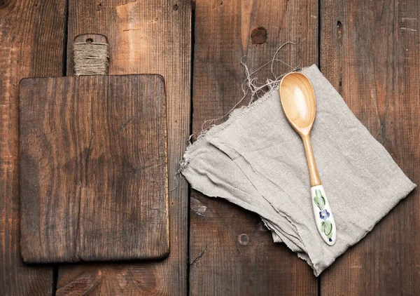 Spoon Old Brown Rectangular Wooden Kitchen Cutting Board Gray Linen — Stock Photo, Image