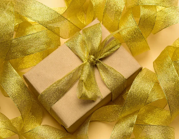 Gift Wrapped Brown Paper Twisted Golden Ribbon Background Festive Background — Stock Photo, Image