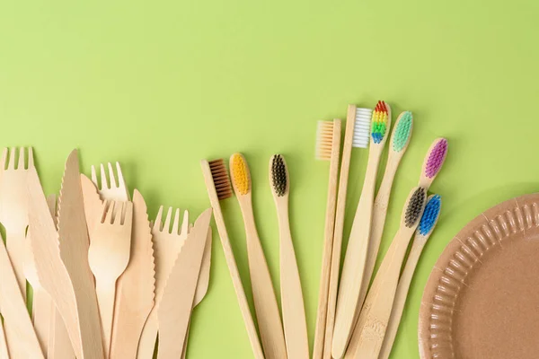 Toothbrushes Wooden Fork Empty Brown Disposable Plate Made Recycled Materials — Stock Photo, Image
