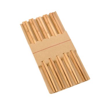 Beyaz arka planda izole edilmiş bir çift tahta çubuk, set