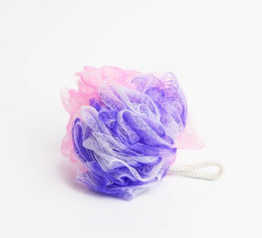 Beyaz arka planda çok renkli plastik bez, kapat