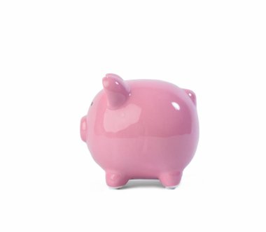 Pembe seramik kumbara beyaz arka planda izole edilmiş, yakın plan.