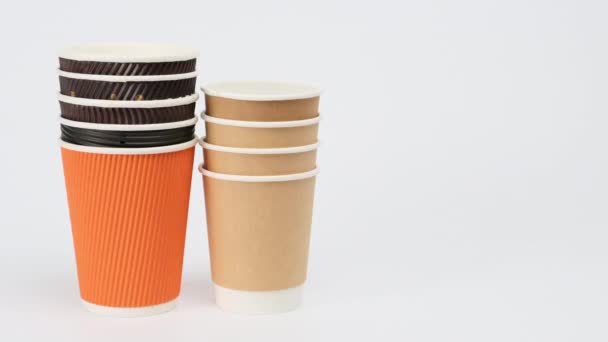 Pile Tasses Papier Jetables Pour Café Thé Sur Fond Blanc — Video