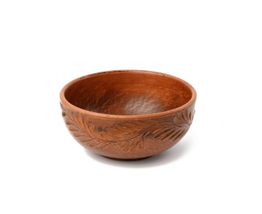 Boş kahverengi seramik plaka beyaz arkaplanda izole edilmiş, kapat