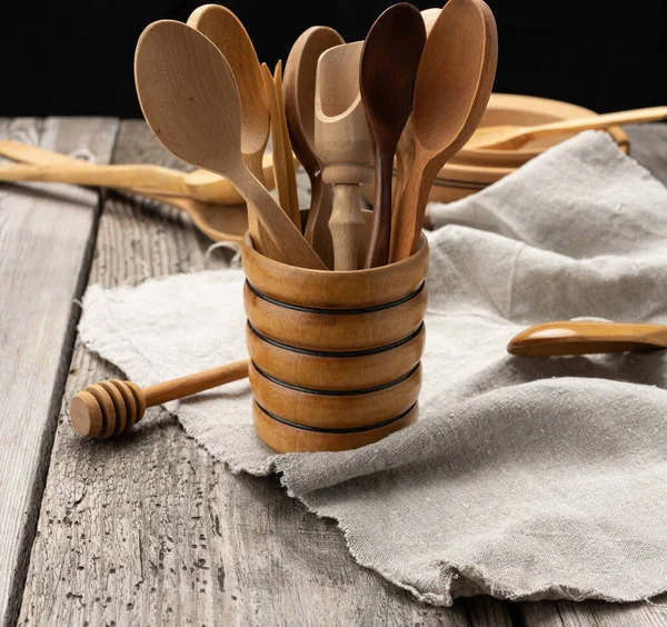 Empty Wooden Plates Spoons Gray Table — Stock Photo, Image