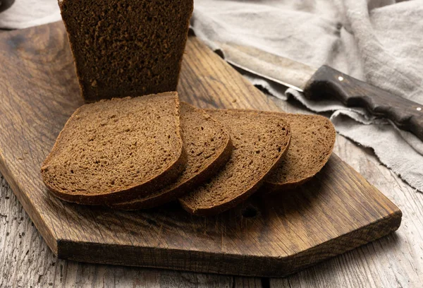 Φέτες Ψημένο Ορθογώνιο Ψωμί Σίκαλης Στον Καφέ Πίνακα Υγιεινά Τρόφιμα — Φωτογραφία Αρχείου