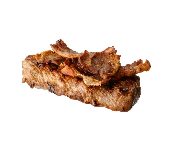 Stekt Bit Nötkött Med Bitar Stekt Bacon Isolerad Vit Bakgrund — Stockfoto