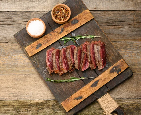 Carne Res Clásica Carne Cruda Frita Afuera Roja Adentro Con — Foto de Stock