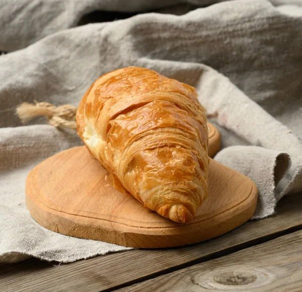 Baked Croissant Wooden Board Wooden Gray Table Close — Stock Photo, Image
