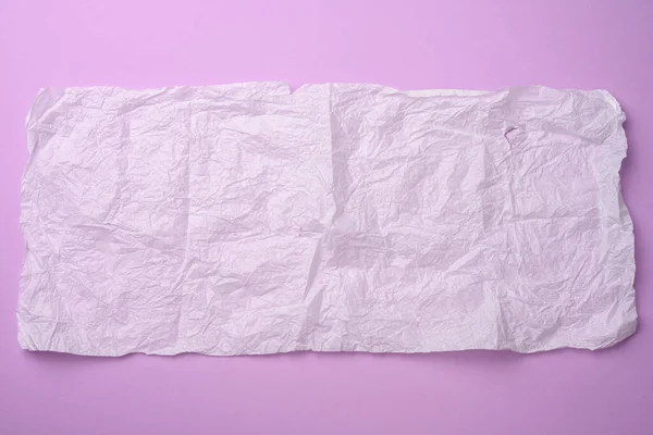 紫色の背景に組織内の紙の長方形の砕いたシート コピースペース — ストック写真