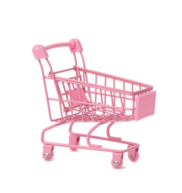 Beyaz arka planda izole edilmiş pembe boş metal alışveriş arabası.