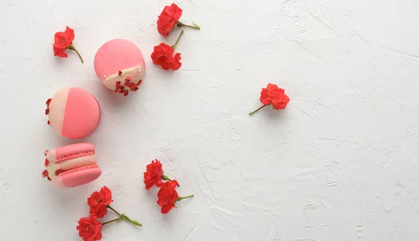 Macarons Aux Fraises Rouges Cuites Four Boutons Rose Sur Une — Photo
