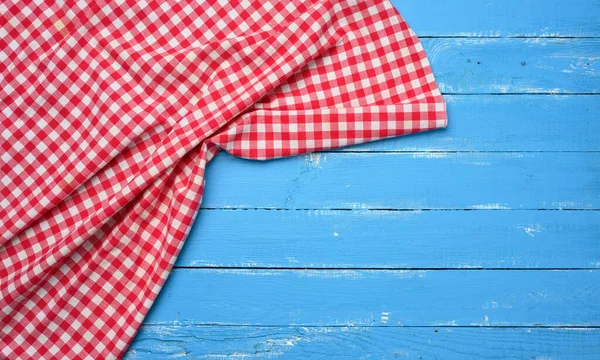 Gevouwen Rode Witte Katoenen Keukenservet Een Houten Blauwe Achtergrond Bovenaanzicht — Stockfoto