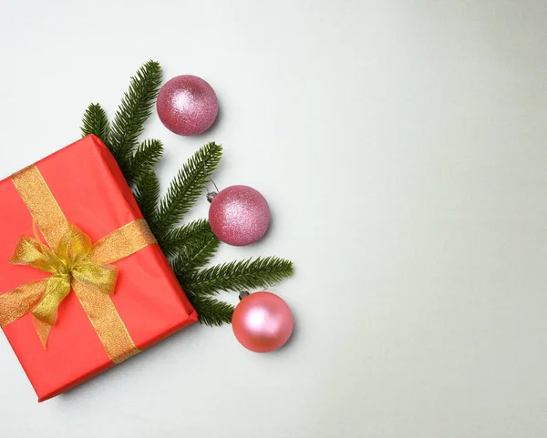 Caja Regalo Roja Atada Con Cinta Sobre Fondo Gris Vista — Foto de Stock