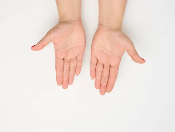 Zwei Weibliche Hände Mit Rot Lackierten Nägeln Gebetshaltung Auf Weißem — Stockfoto