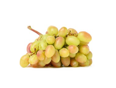 Beyaz arka planda bir demet olgun yeşil üzüm, lezzetli yaz meyvesi.